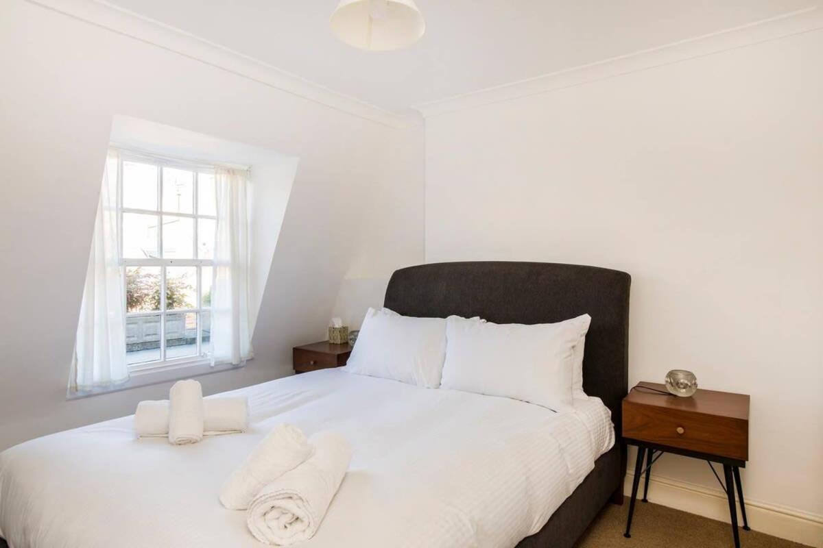 Idyllic Mews In Fantastic Location! Londres