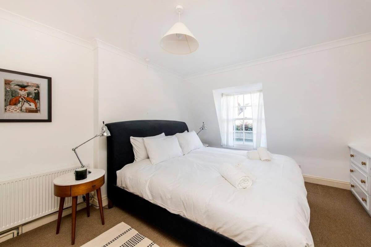 Idyllic Mews In Fantastic Location! Apartamento
