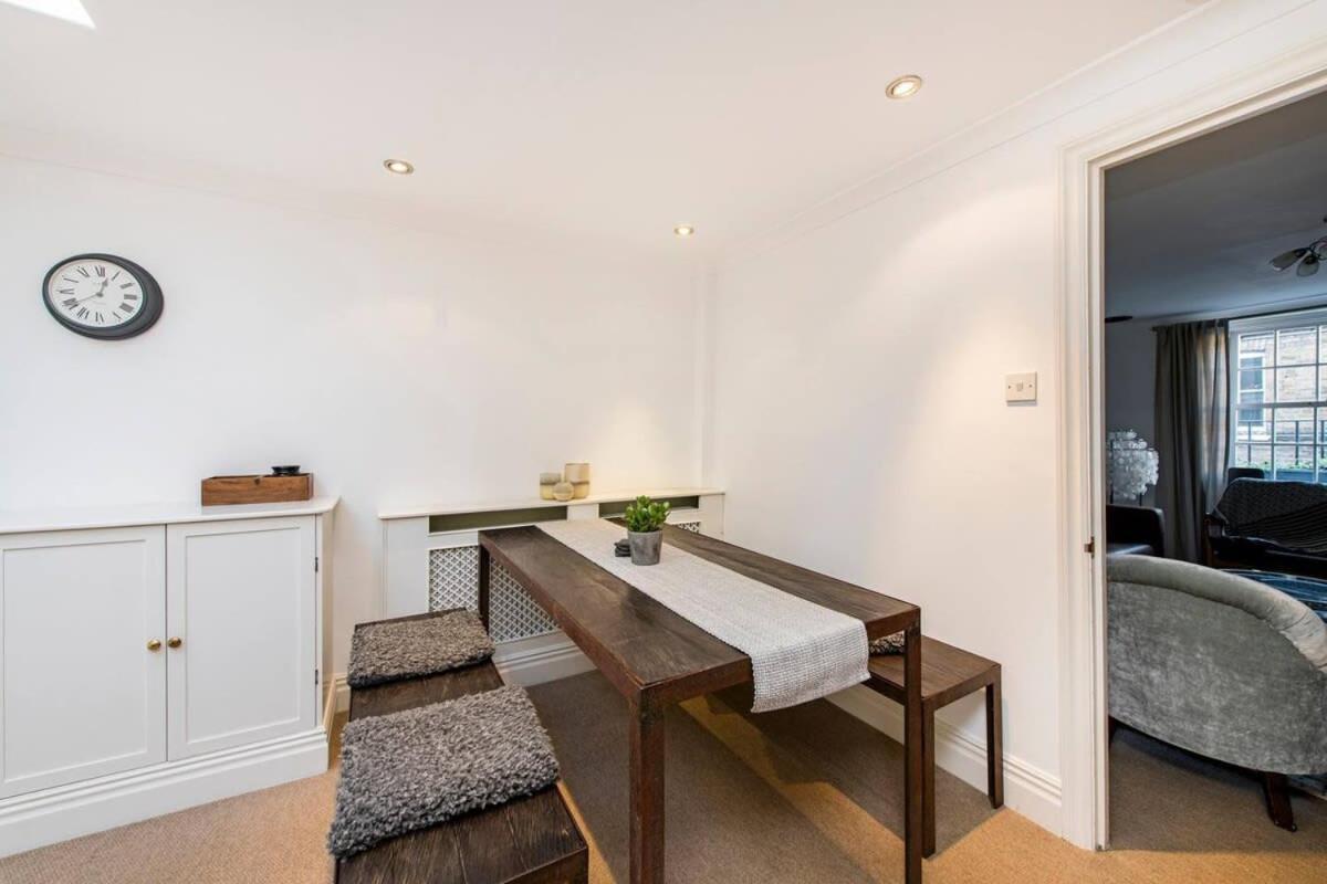 Idyllic Mews In Fantastic Location! Londres
